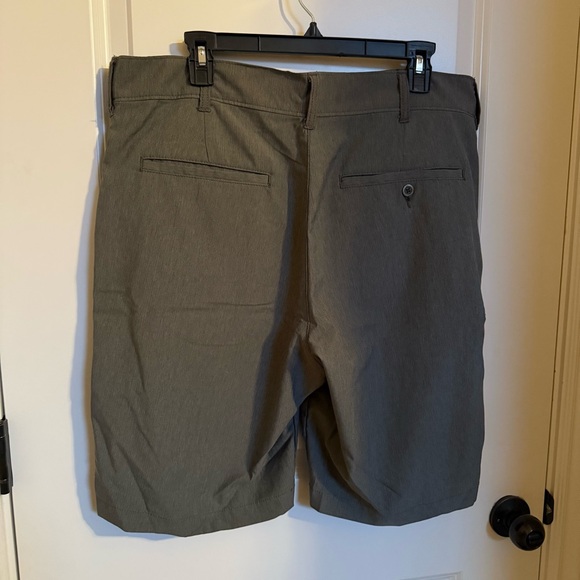 Men's Lee Performance Series Tri-Flex Gray Shorts, Size 36. - Picture 3 of 14